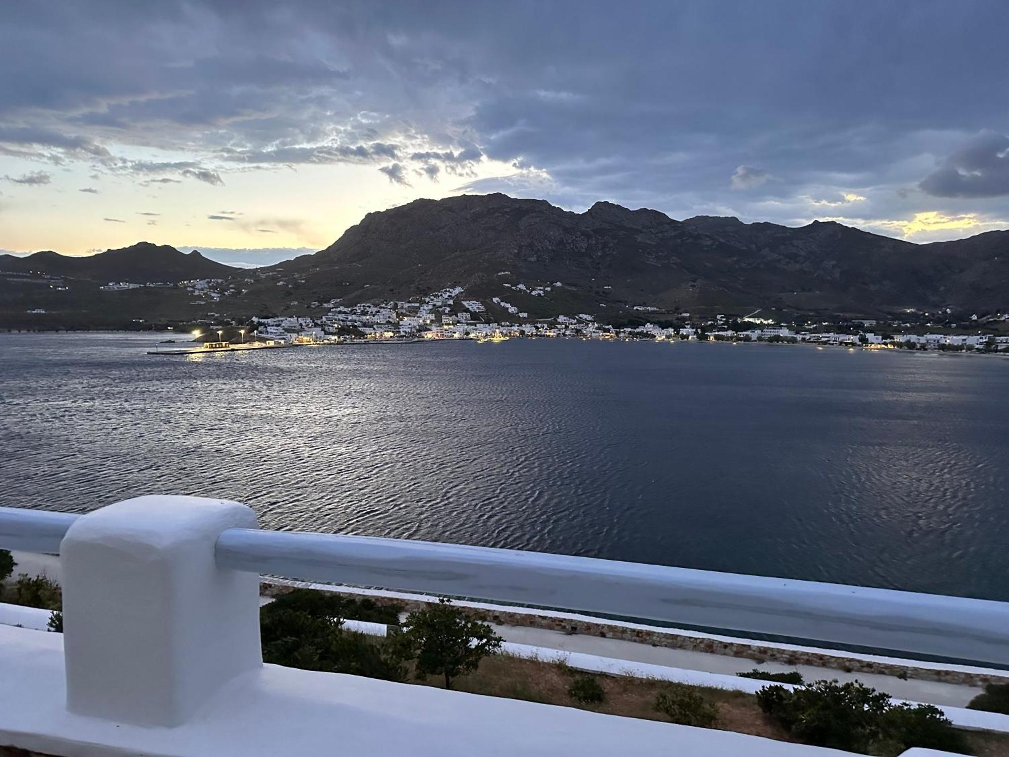 Amfitriti Serifos Livadi  المظهر الخارجي الصورة